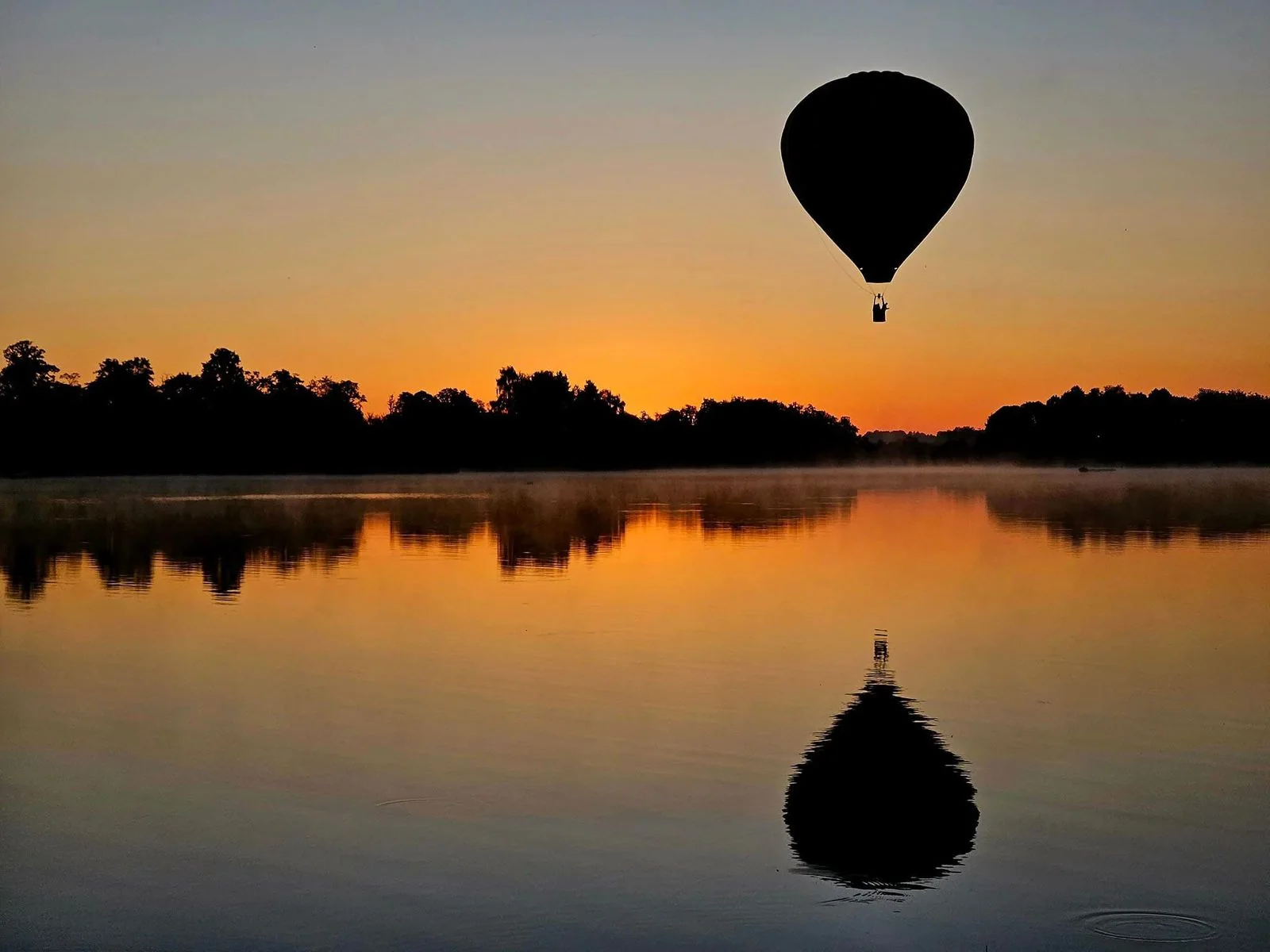 A balloon reflected in the water